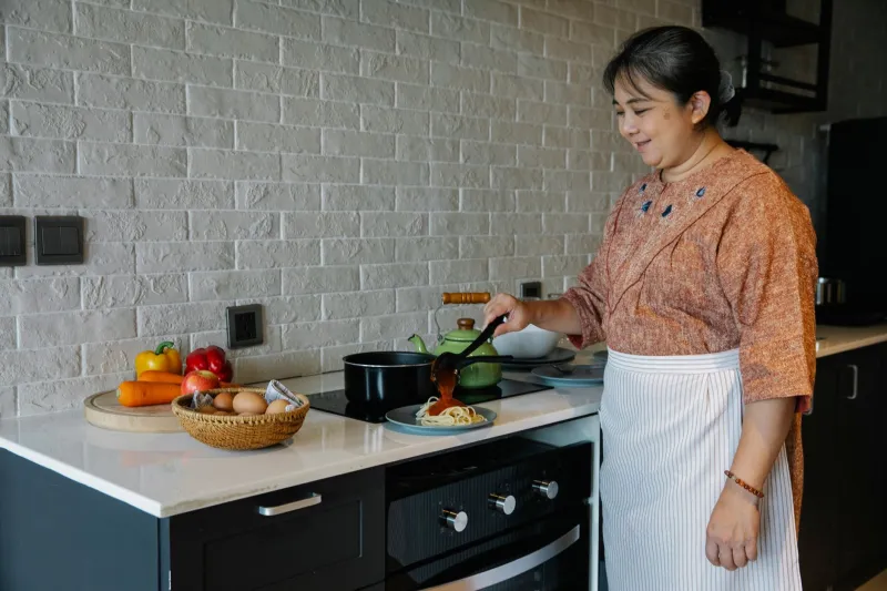 Why You Nail the Sauce Every Time Alone — But Choke When Company's Coming